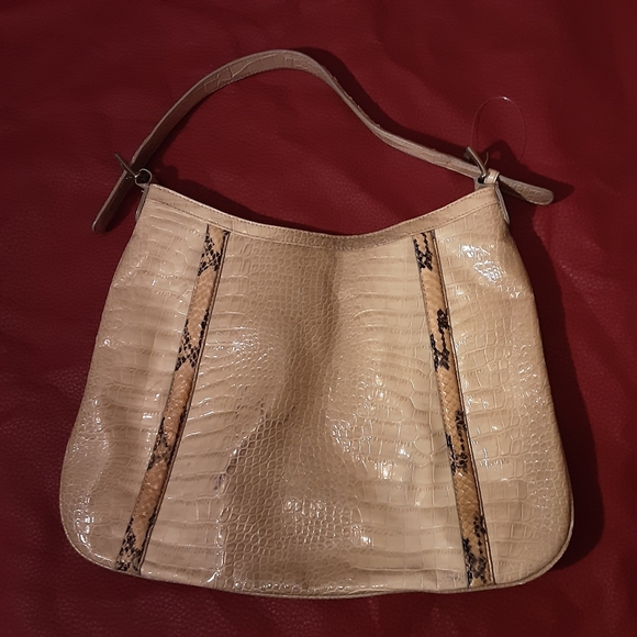 WHITE AND BLACK HOUSE MARKET POCKETBOOK - Picture 2 of 6